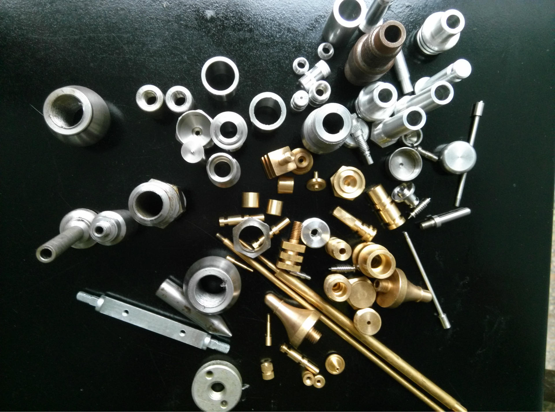 精密五金配件與不銹鋼零件在醫(yī)療器械中的五軸聯(lián)動CNC加工